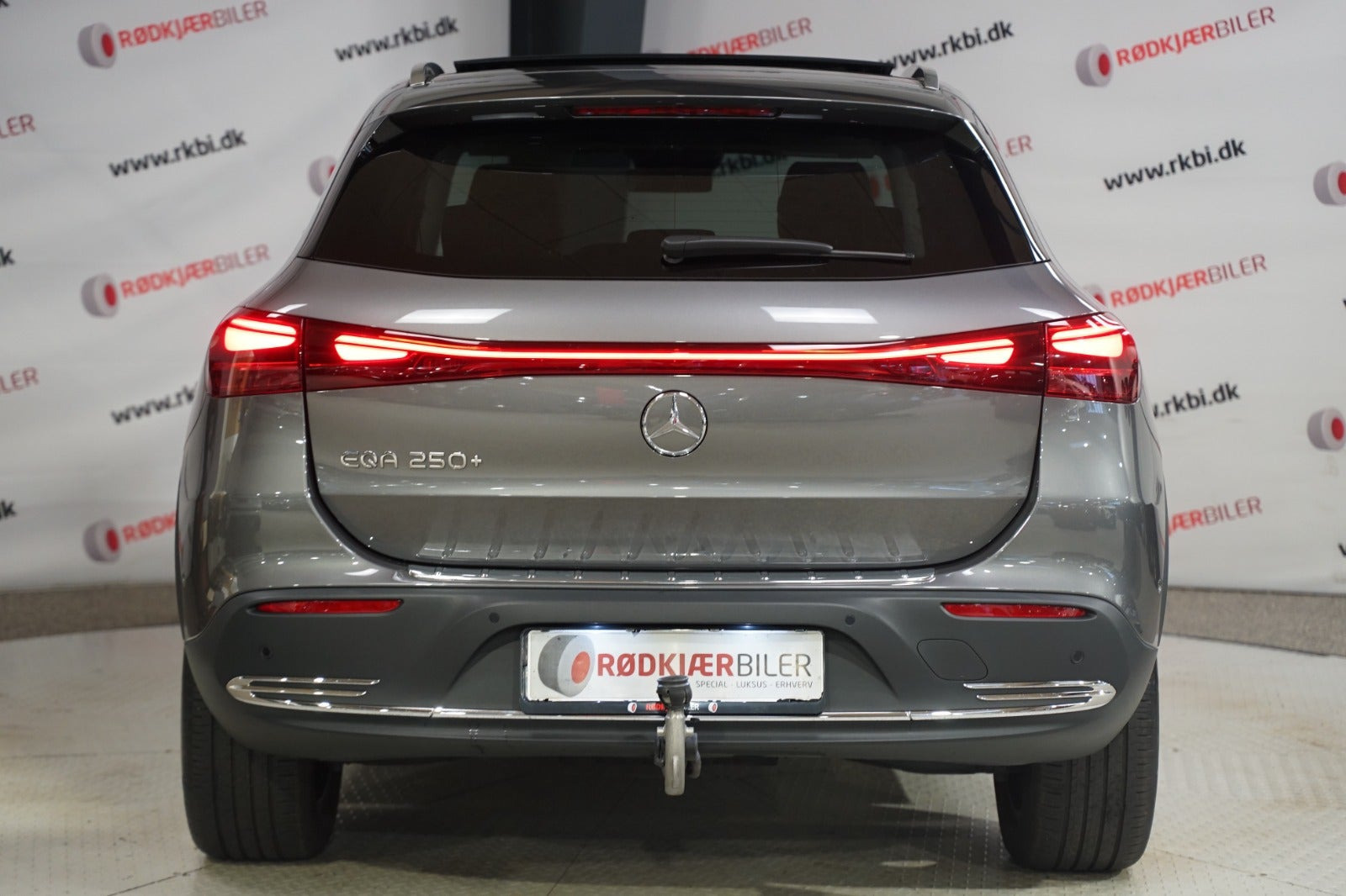Grå Mercedes EQA250+ fra 2025