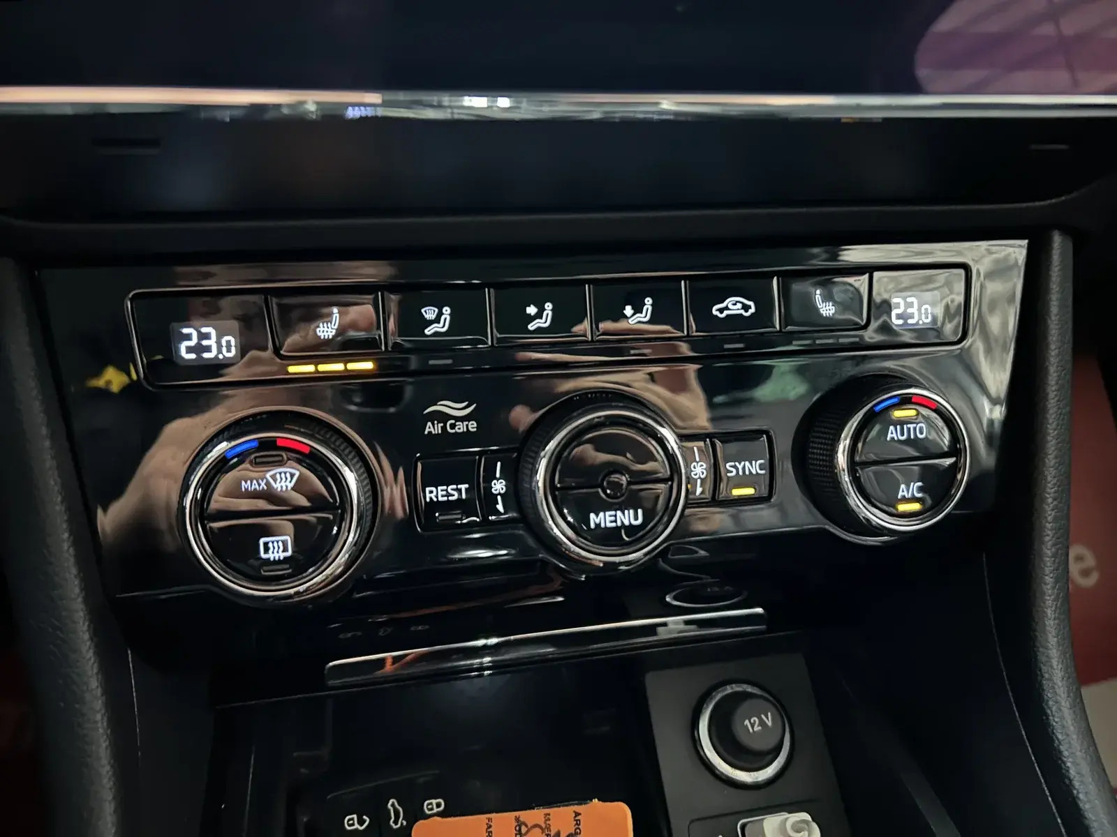 Grå Skoda Superb fra 2019