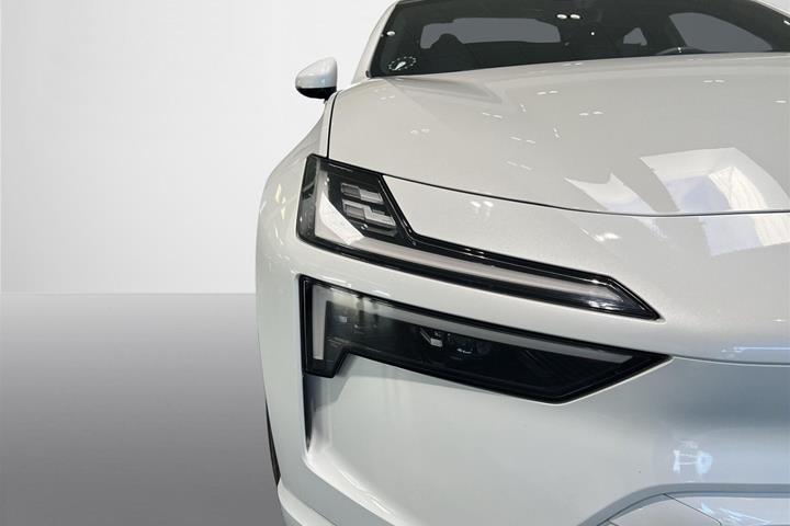 Hvid Polestar 4 fra 2026