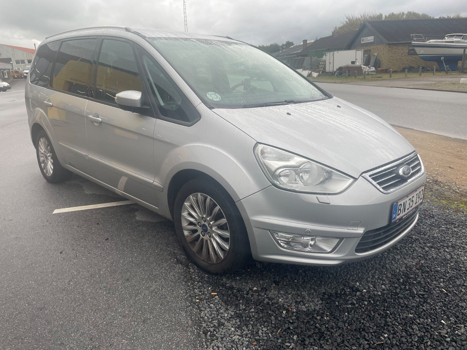 Sølv Ford Galaxy fra 2012