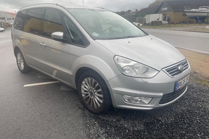 Sølv Ford Galaxy fra 2012