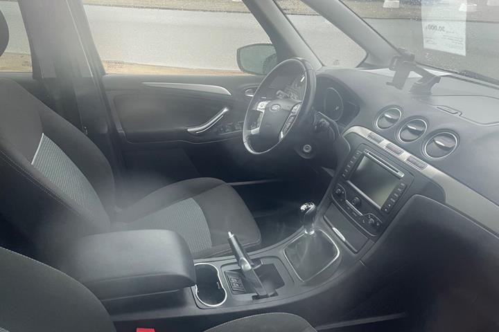 Sølv Ford Galaxy fra 2012