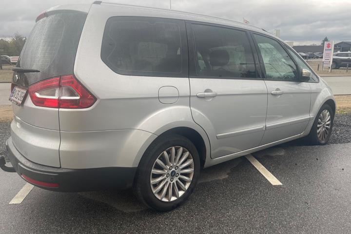 Sølv Ford Galaxy fra 2012