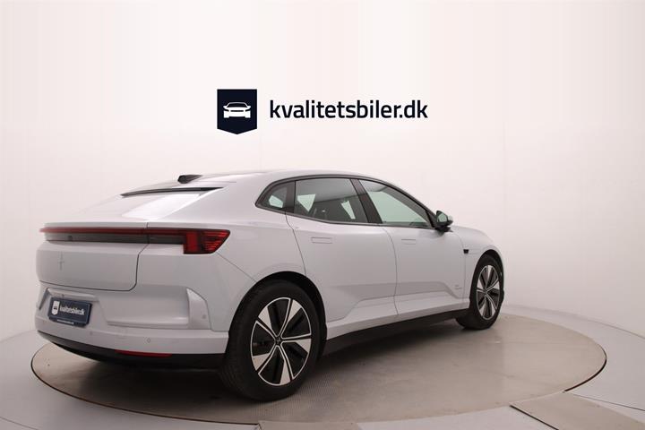 Grå Polestar 4 fra 2025