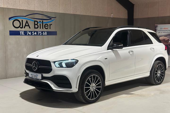 Hvid Mercedes GLE350 de fra 2020 set udefra