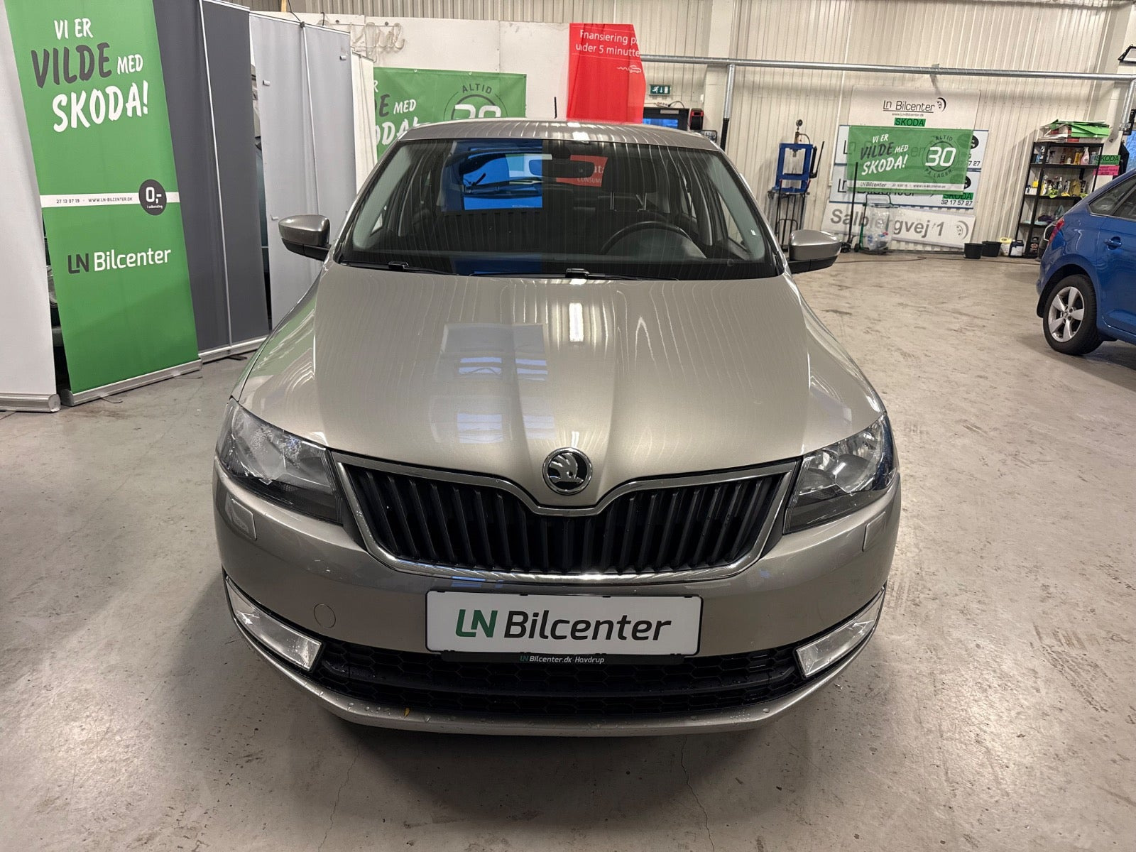 Beige Skoda Rapid fra 2017
