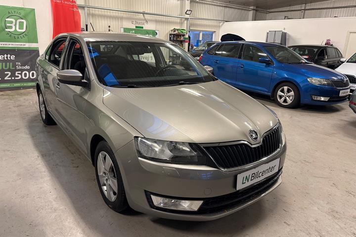 Beige Skoda Rapid fra 2017