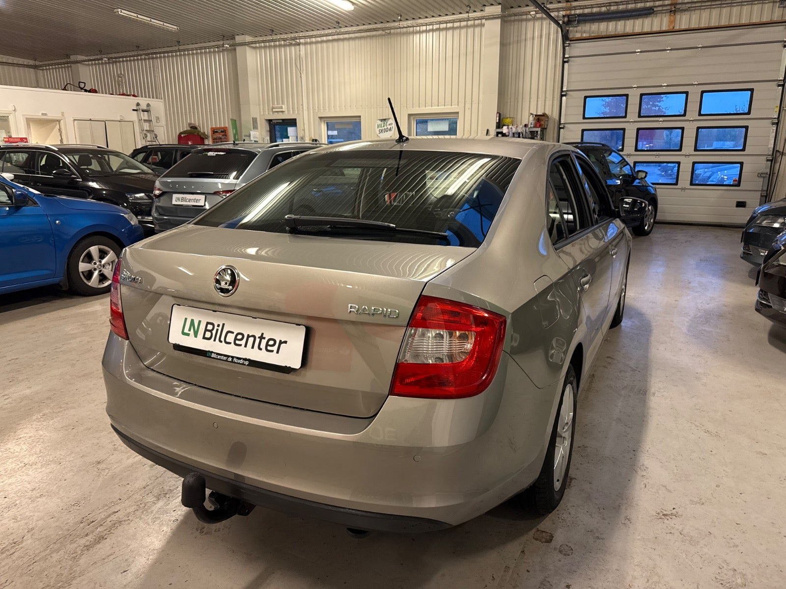 Beige Skoda Rapid fra 2017