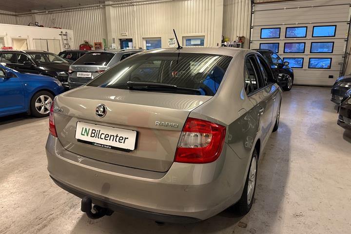 Beige Skoda Rapid fra 2017
