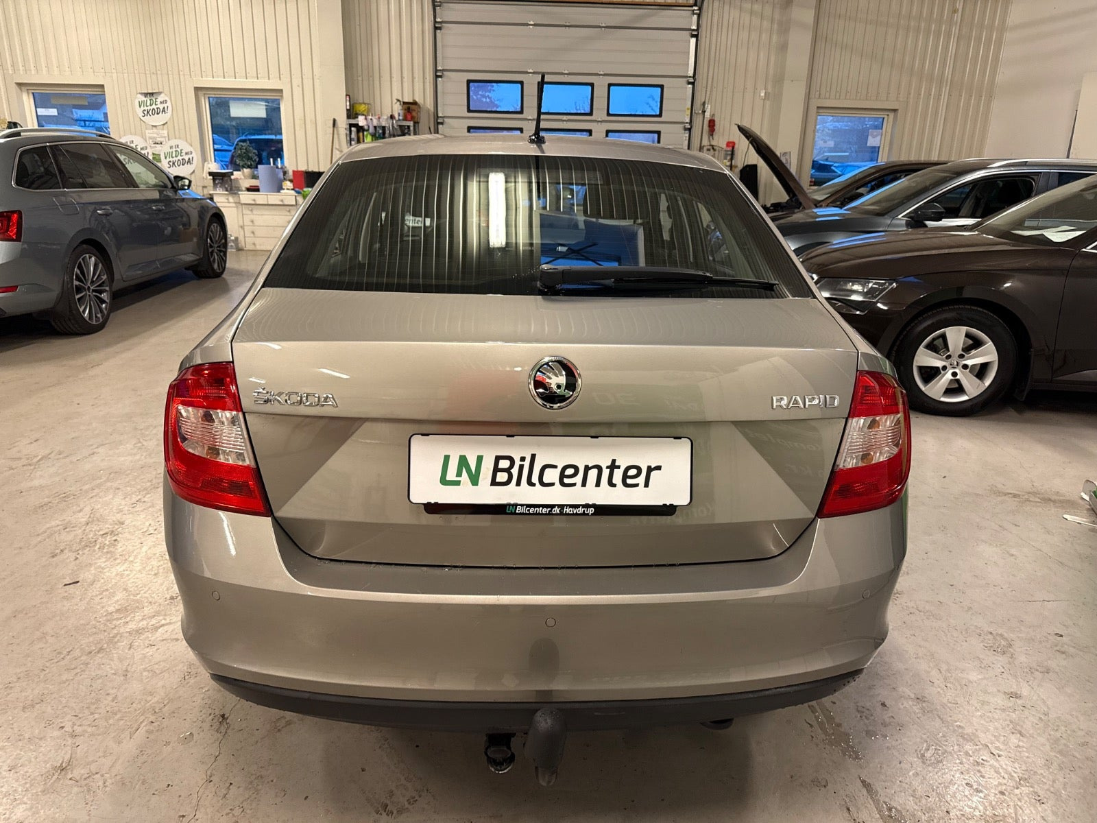 Beige Skoda Rapid fra 2017