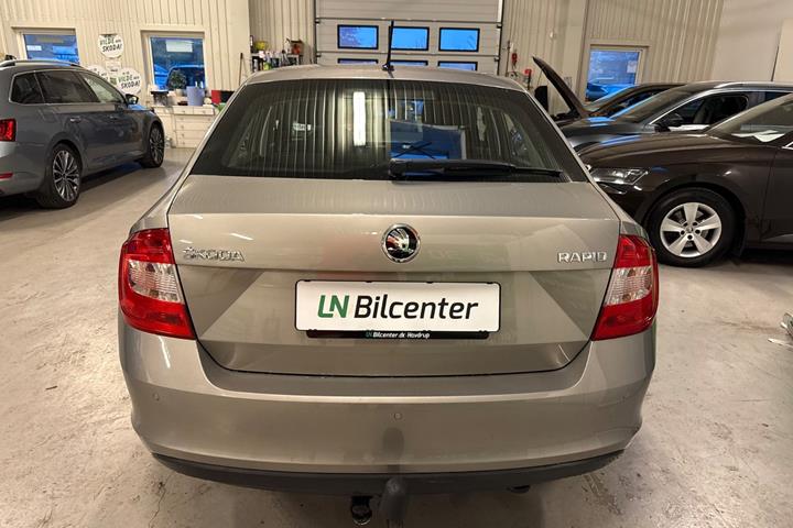 Beige Skoda Rapid fra 2017