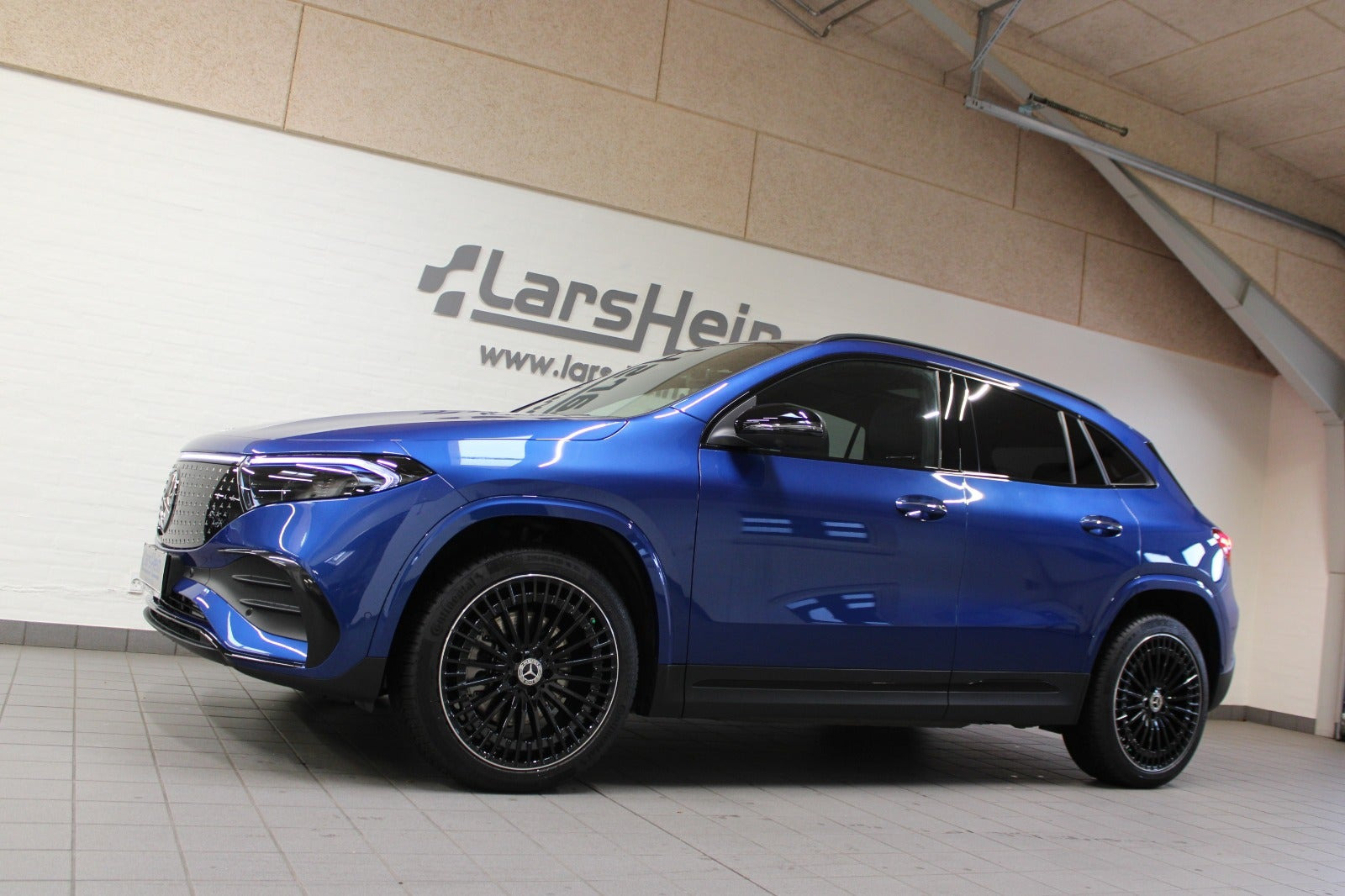 Blå Mercedes EQA250+ fra 2024