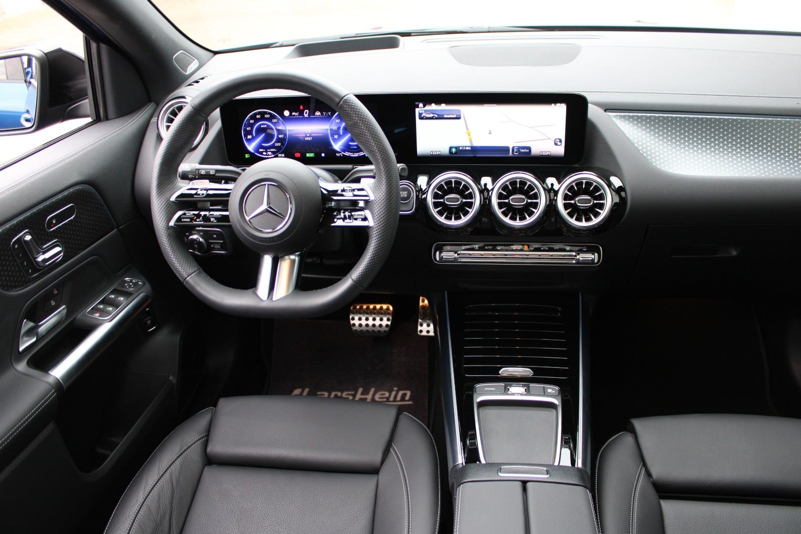 Blå Mercedes EQA250+ fra 2024