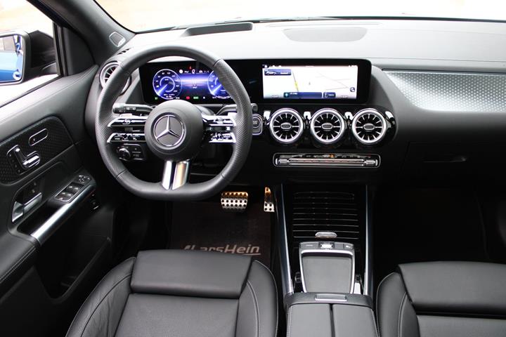 Blå Mercedes EQA250+ fra 2024