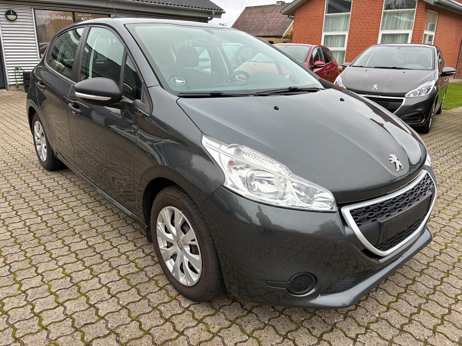 Grå Peugeot 208 fra 2013