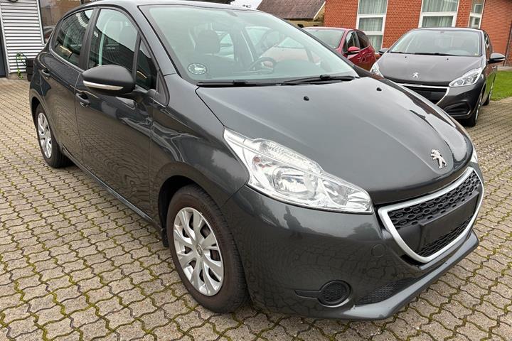 Grå Peugeot 208 fra 2013