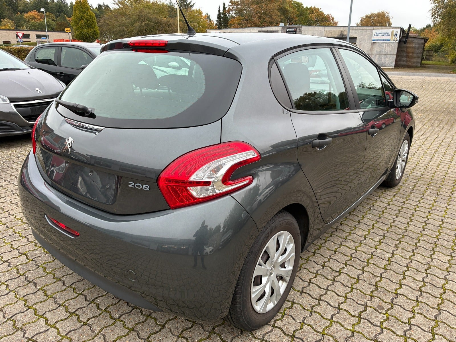 Grå Peugeot 208 fra 2013