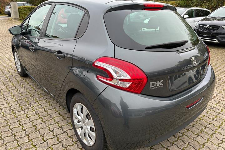 Grå Peugeot 208 fra 2013