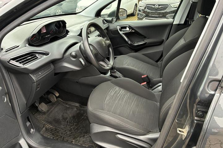 Grå Peugeot 208 fra 2013