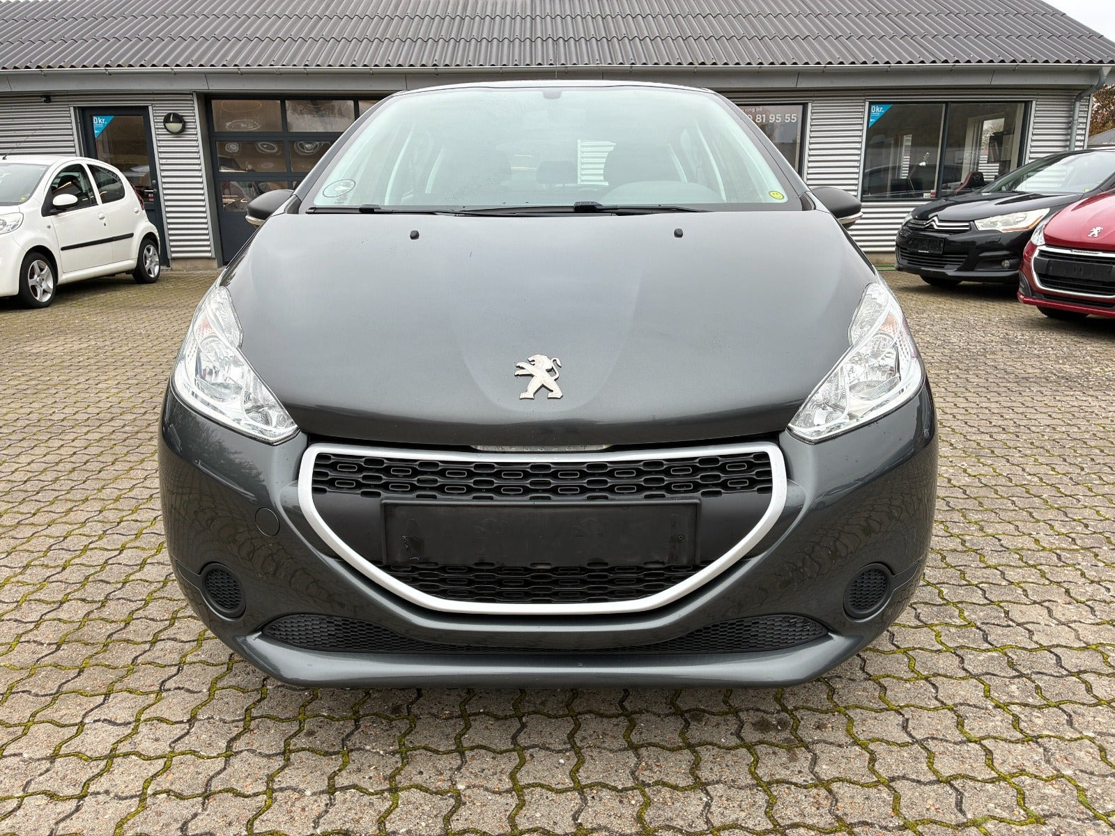 Grå Peugeot 208 fra 2013
