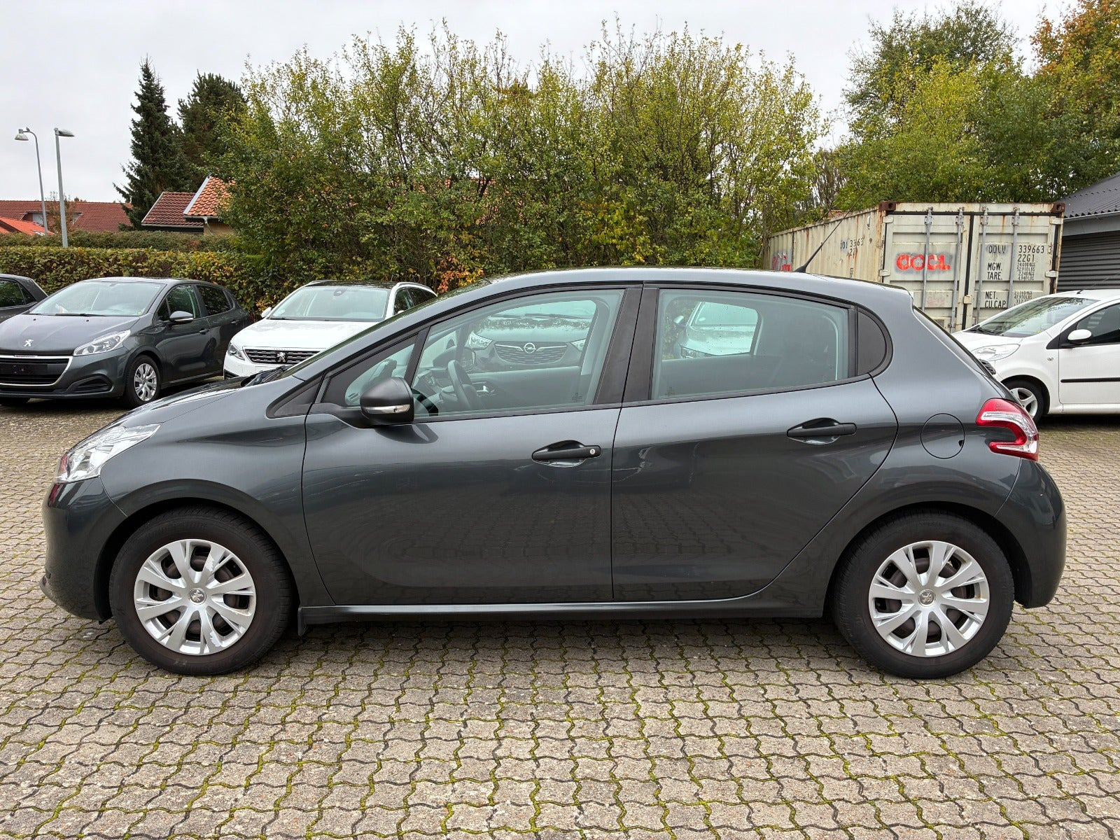 Grå Peugeot 208 fra 2013