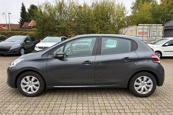 Grå Peugeot 208 fra 2013