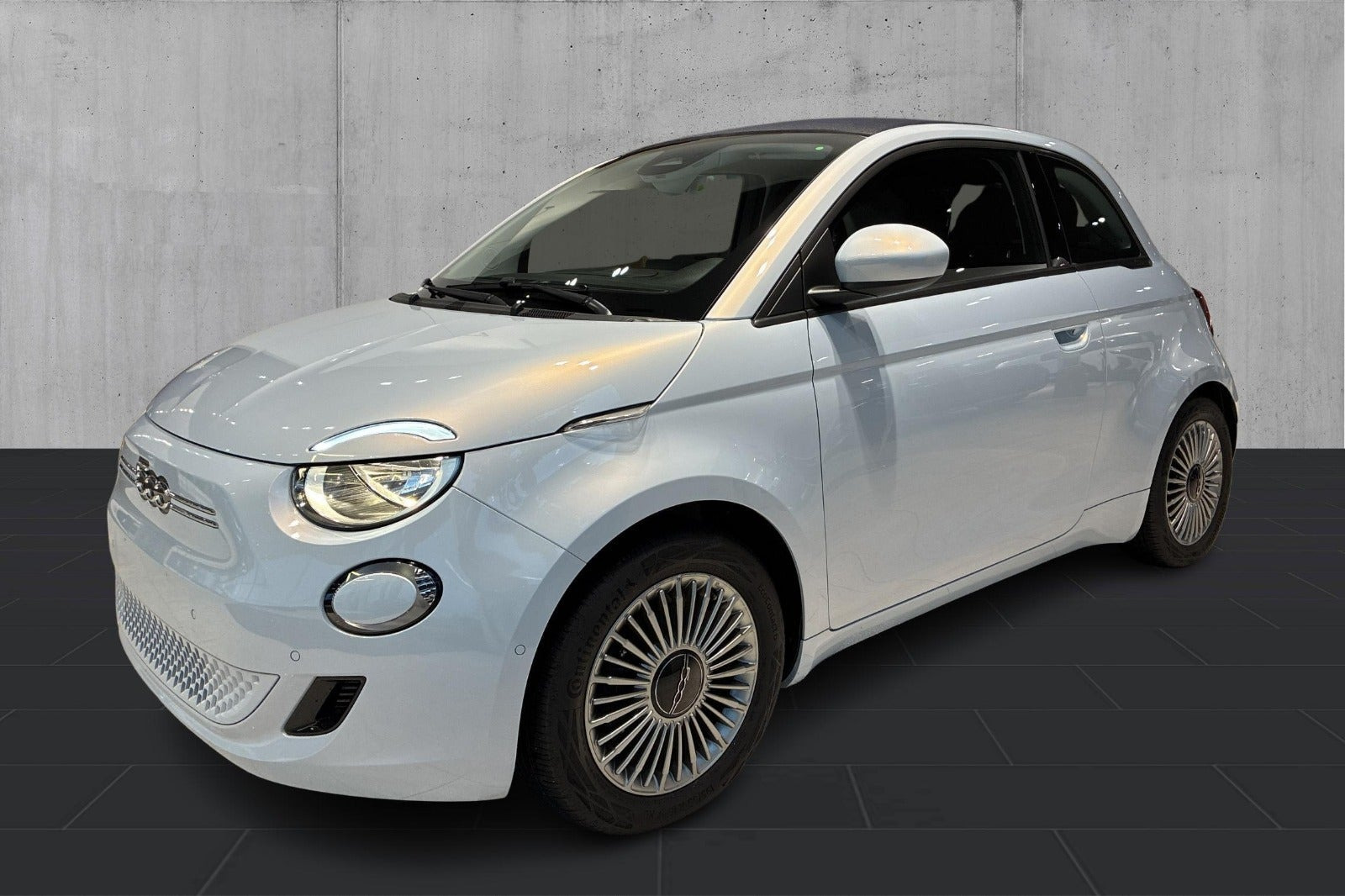 Blå Fiat 500e fra 2024