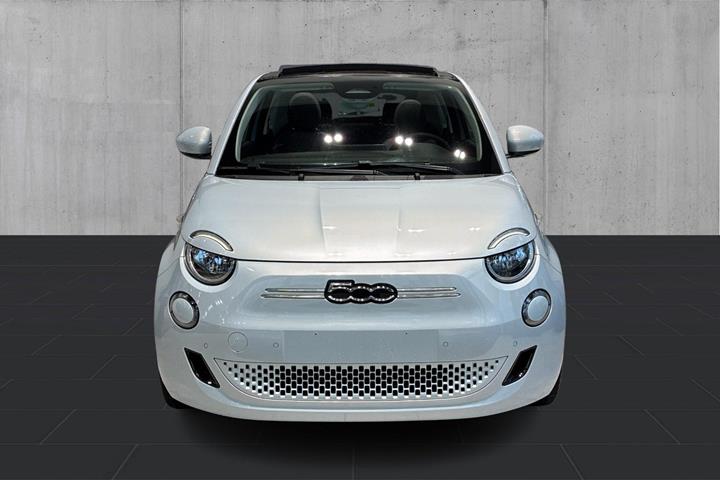 Blå Fiat 500e fra 2024