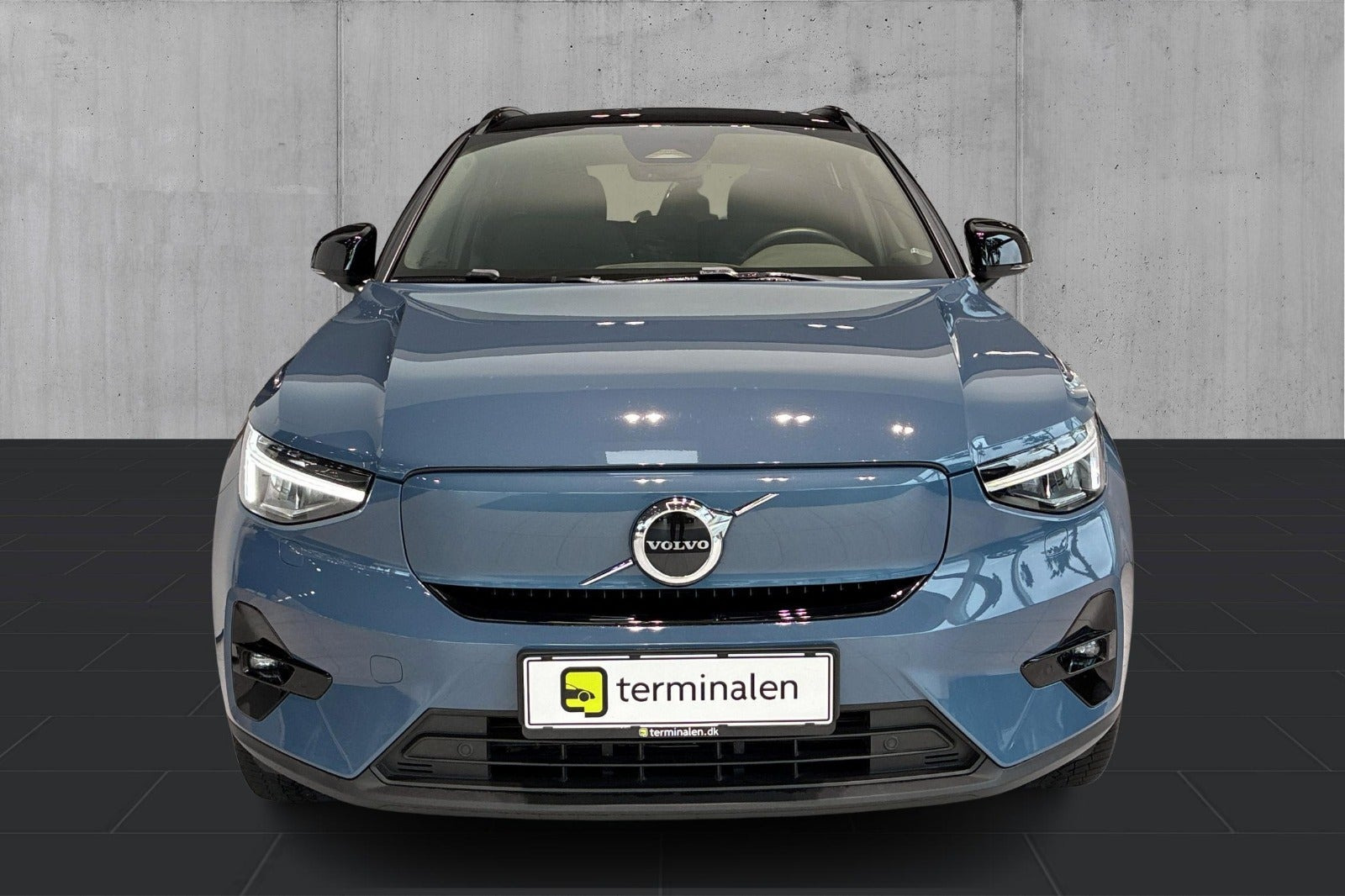 Blå Volvo XC40 fra 2022