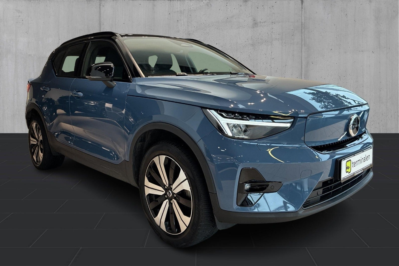 Blå Volvo XC40 fra 2022