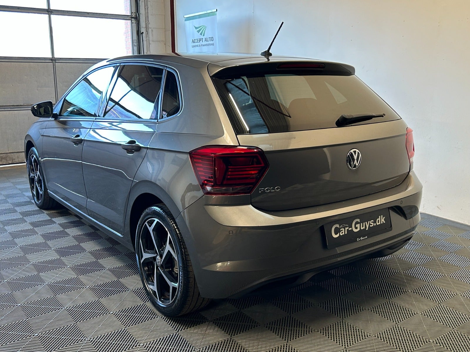 Gul VW Polo fra 2019