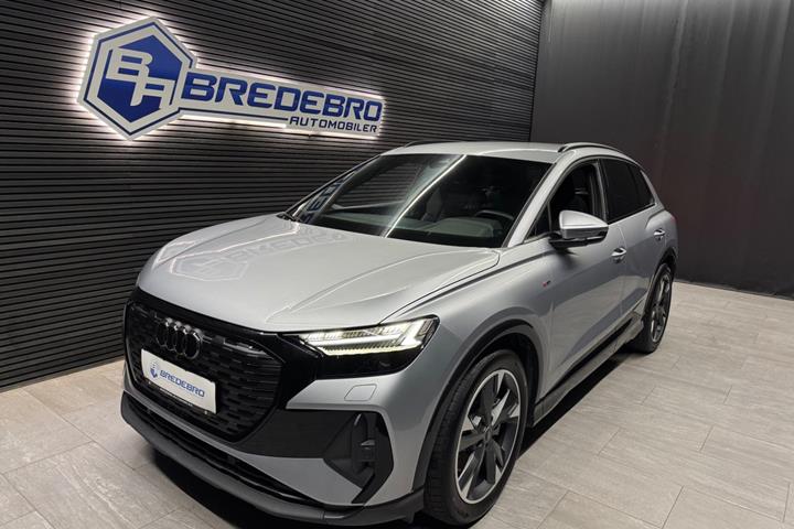Sølv Audi Q4 e-tron fra 2025