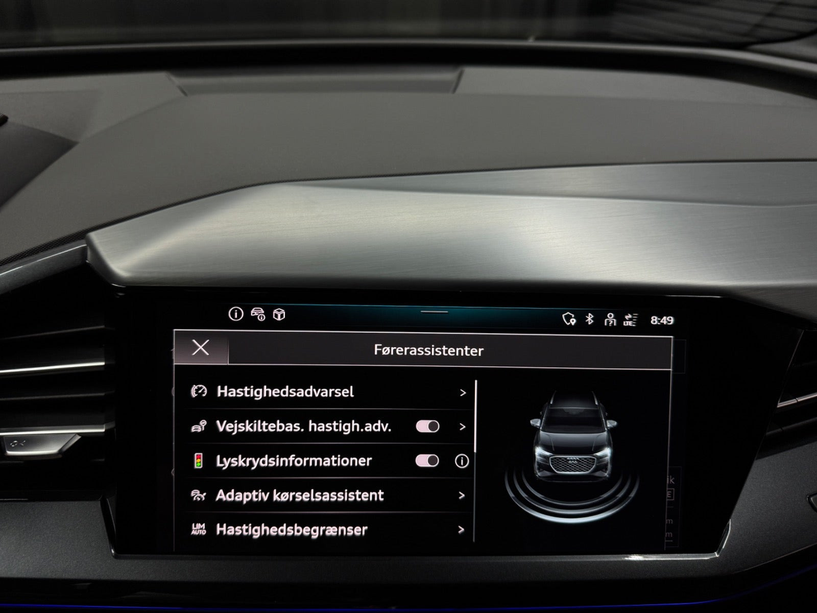 Sølv Audi Q4 e-tron fra 2025