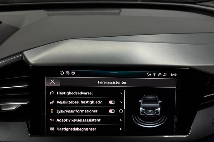 Sølv Audi Q4 e-tron fra 2025