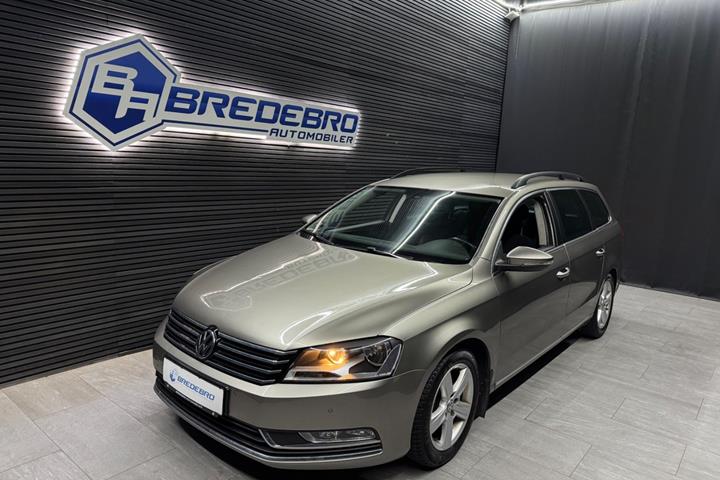 Orange VW Passat fra 2013