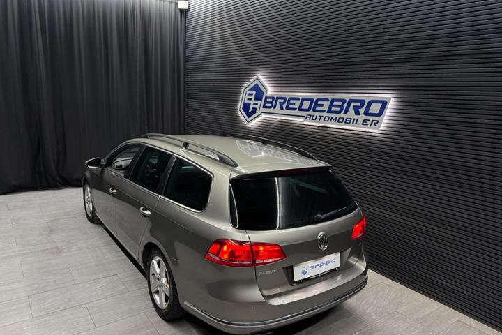 Orange VW Passat fra 2013
