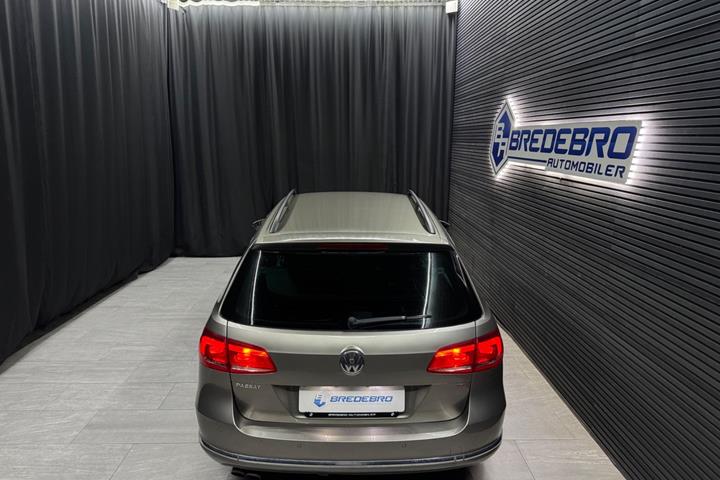 Orange VW Passat fra 2013