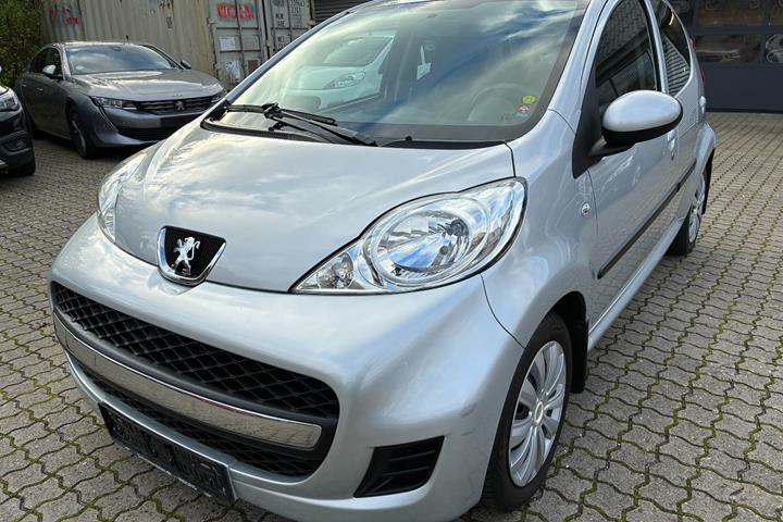 Sølv Peugeot 107 fra 2010
