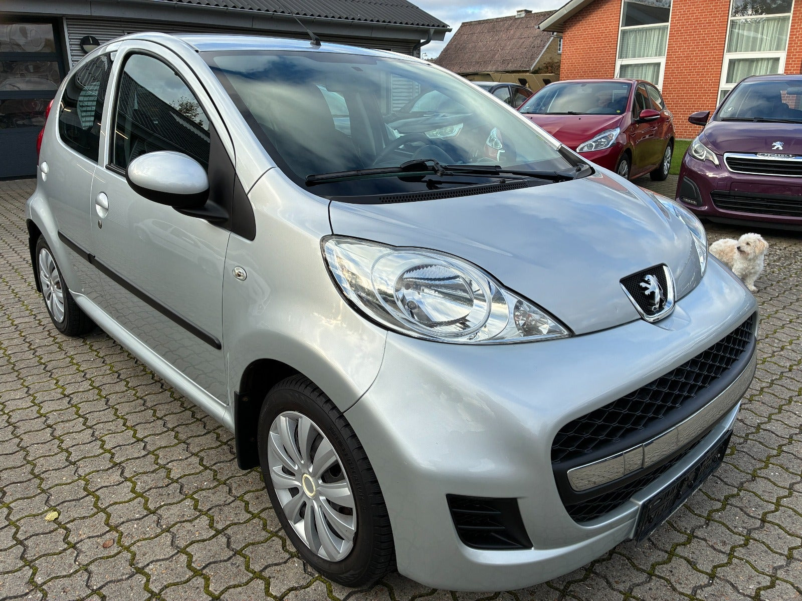Sølv Peugeot 107 fra 2010