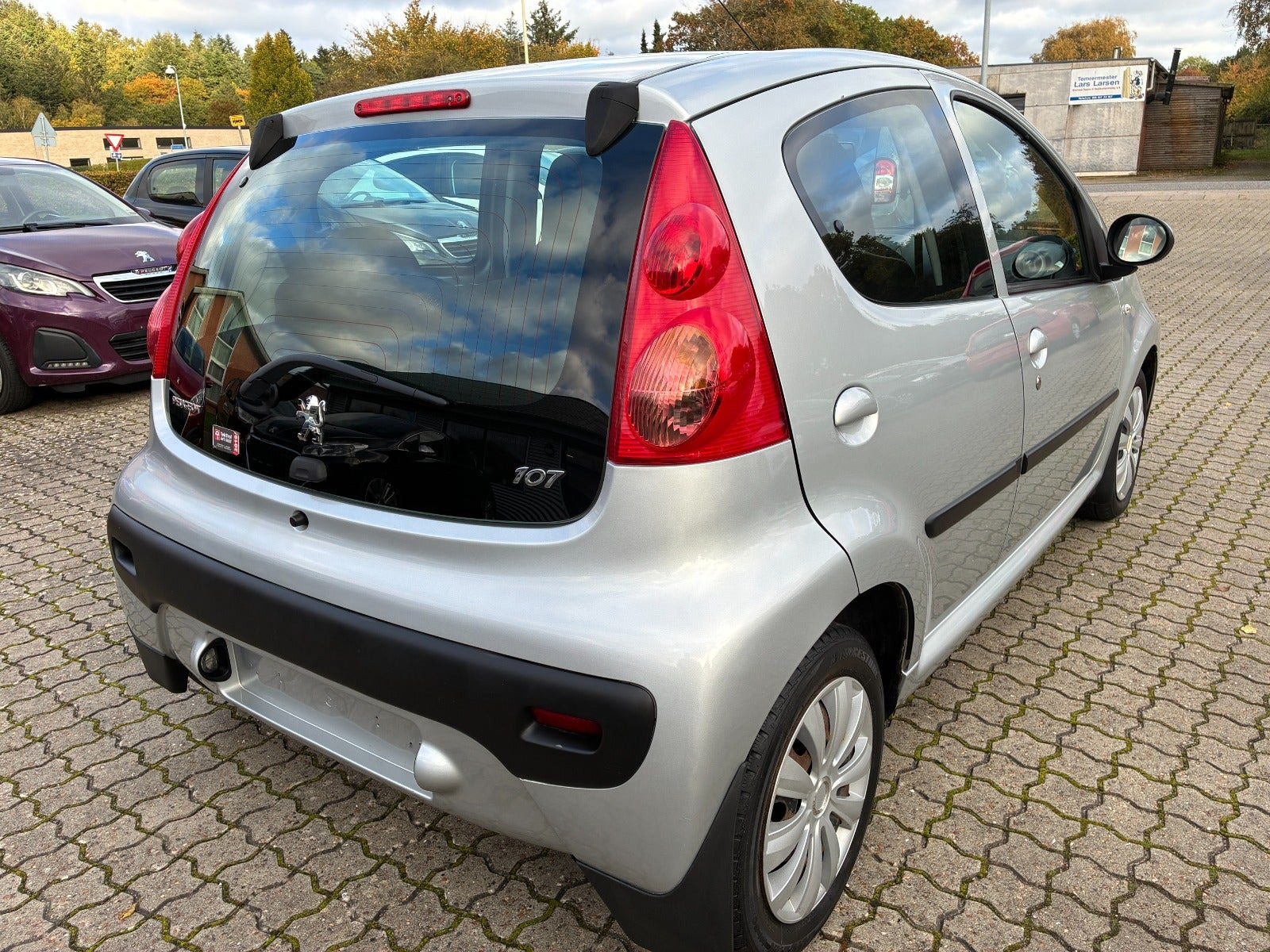Sølv Peugeot 107 fra 2010