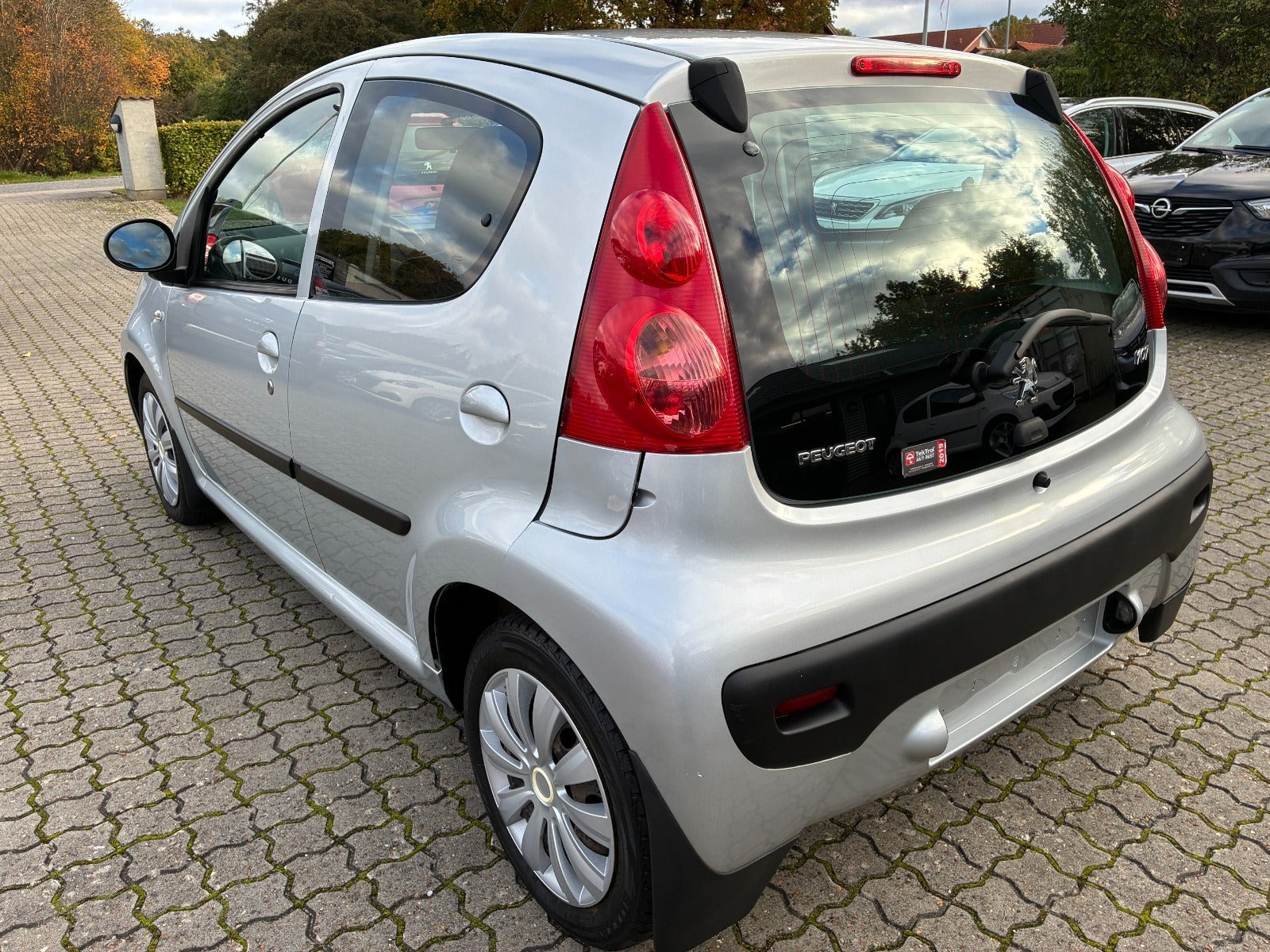 Sølv Peugeot 107 fra 2010