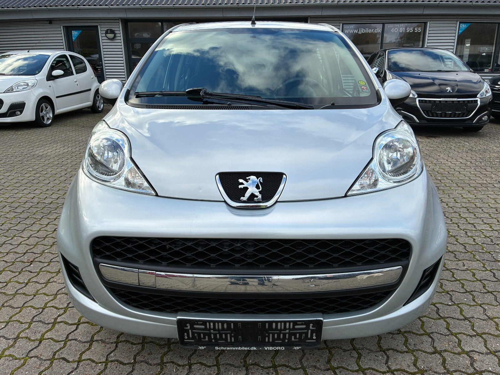 Sølv Peugeot 107 fra 2010