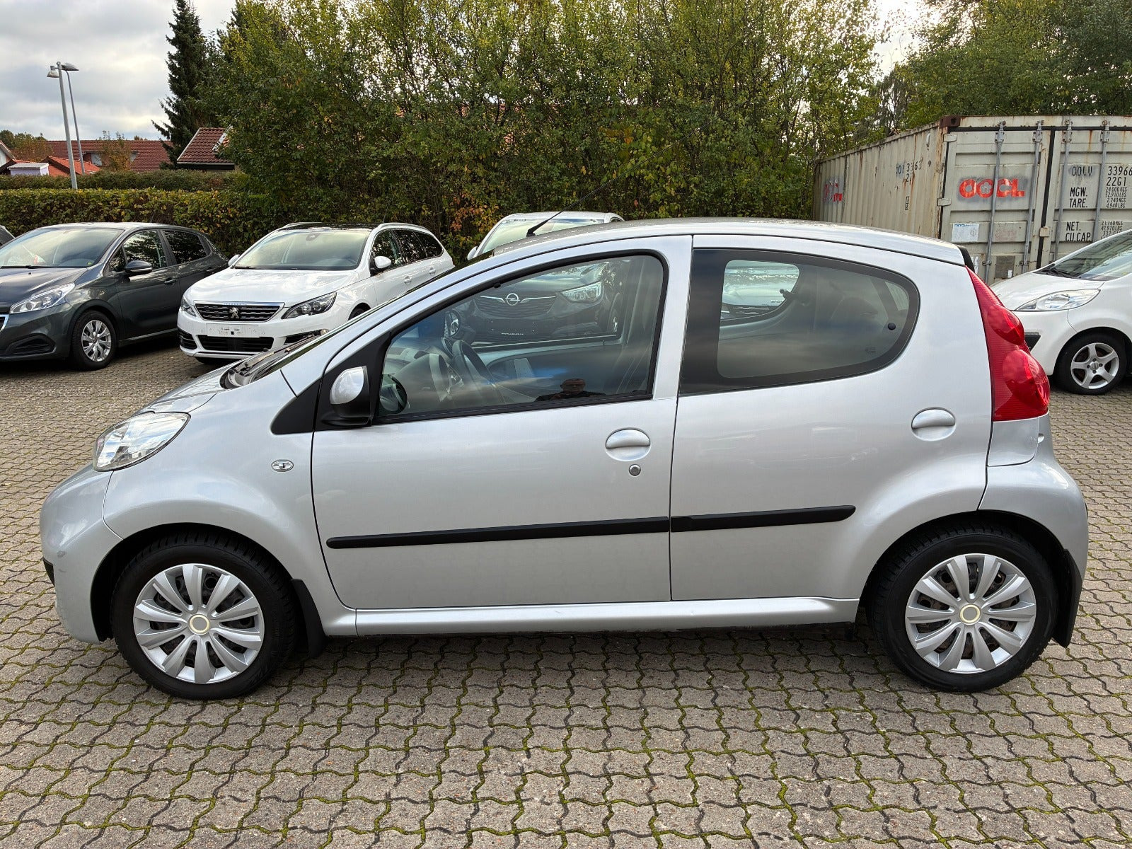 Sølv Peugeot 107 fra 2010