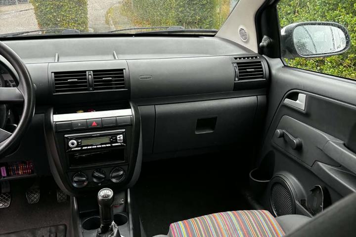 Hvid VW Fox fra 2006