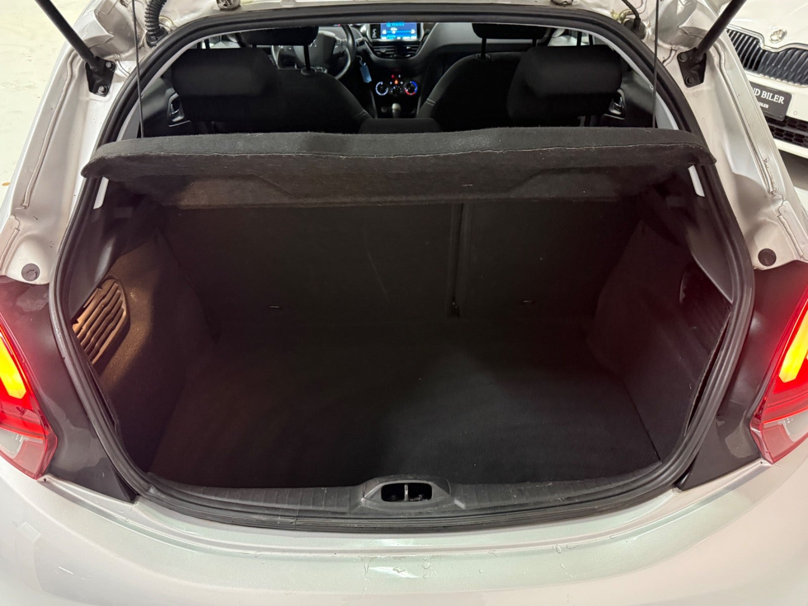 undefined Peugeot 208 fra 2017