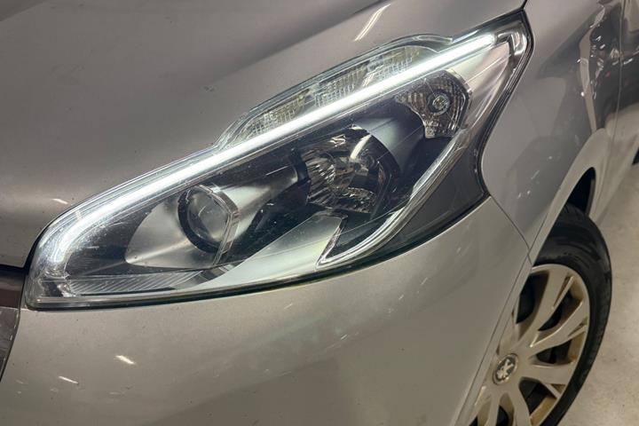 undefined Peugeot 208 fra 2017