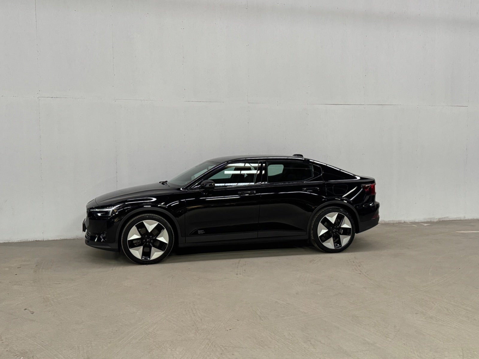 Sort Polestar 2 fra 2023