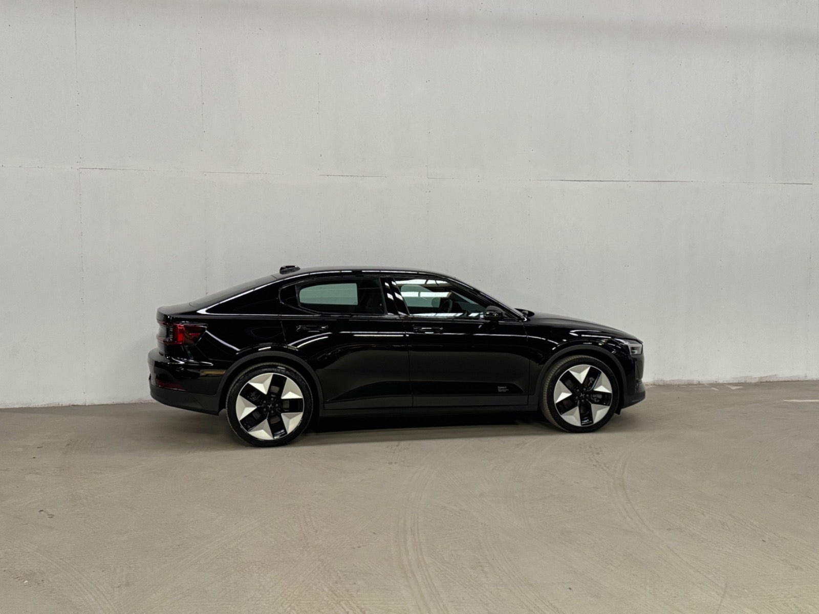 Sort Polestar 2 fra 2023