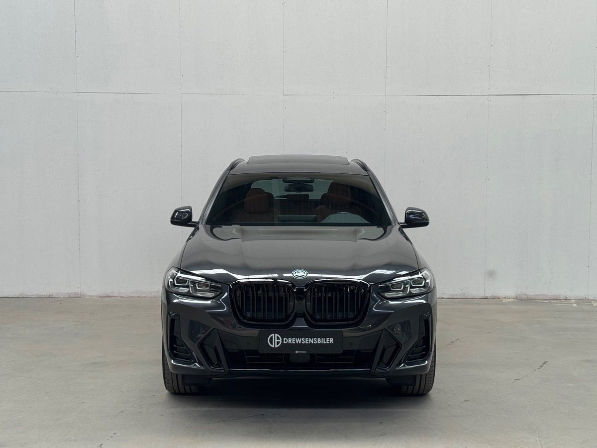 Grå BMW iX3 fra 2023