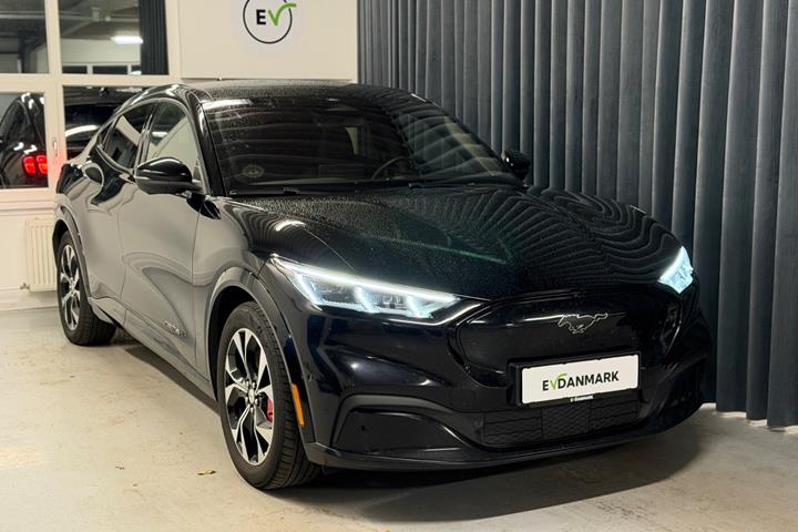 Sort Ford Mustang Mach-E fra 2021